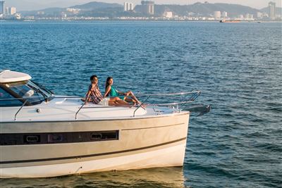 Indulge in Luxury: 4-hour Private Yacht Tour Halong Bay