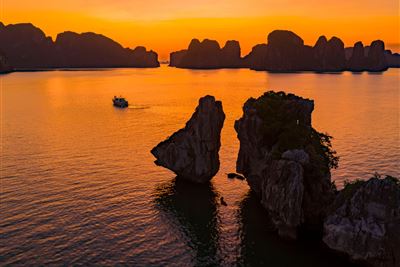 Ha Long Bay Sunset on Private Yacht with Kayaking, Swimming