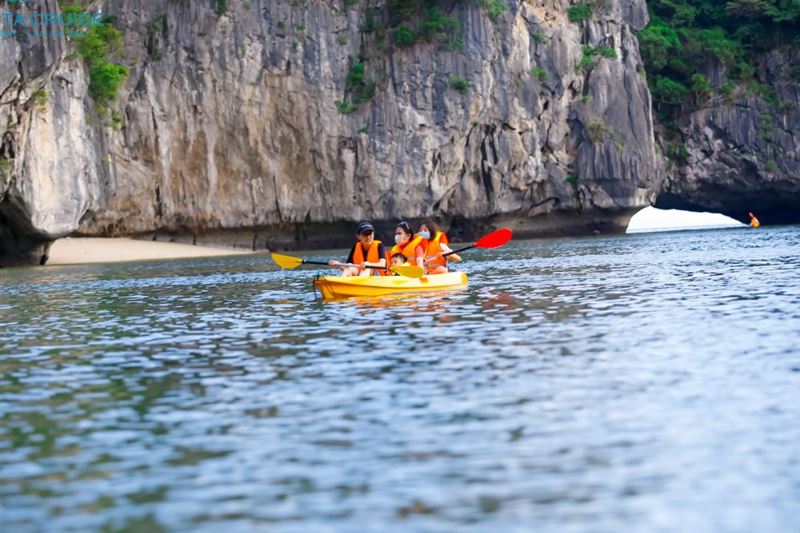 Halong La Casta Cruise - 2 Day 1 Night Tour From Hanoi