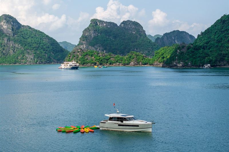 Indulge in Luxury: 4-hour Private Yacht Tour Halong Bay