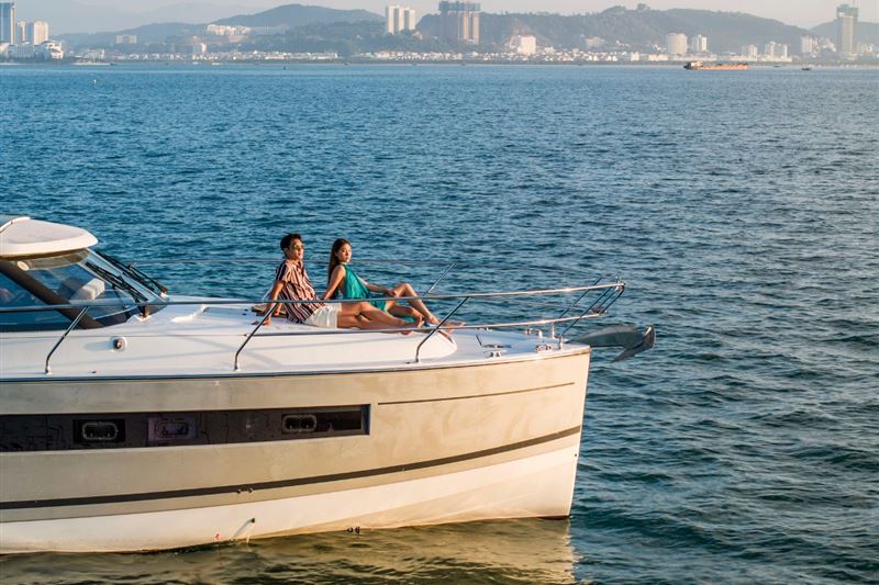 Indulge in Luxury: 4-hour Private Yacht Tour Halong Bay